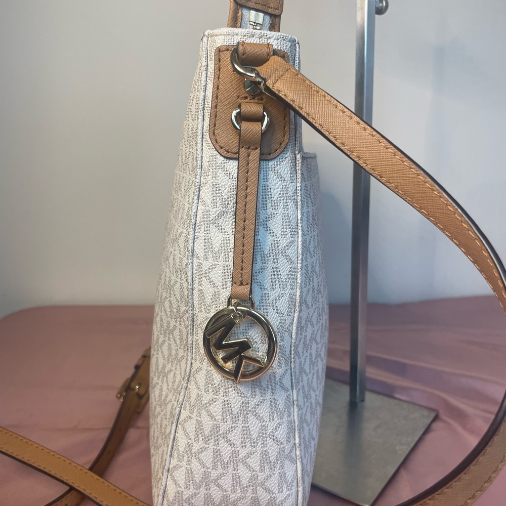 Authentic Michael Kors Purse #047NC Jet Set Travel Large Logo Messenger Bag. - Picture 4 of 13